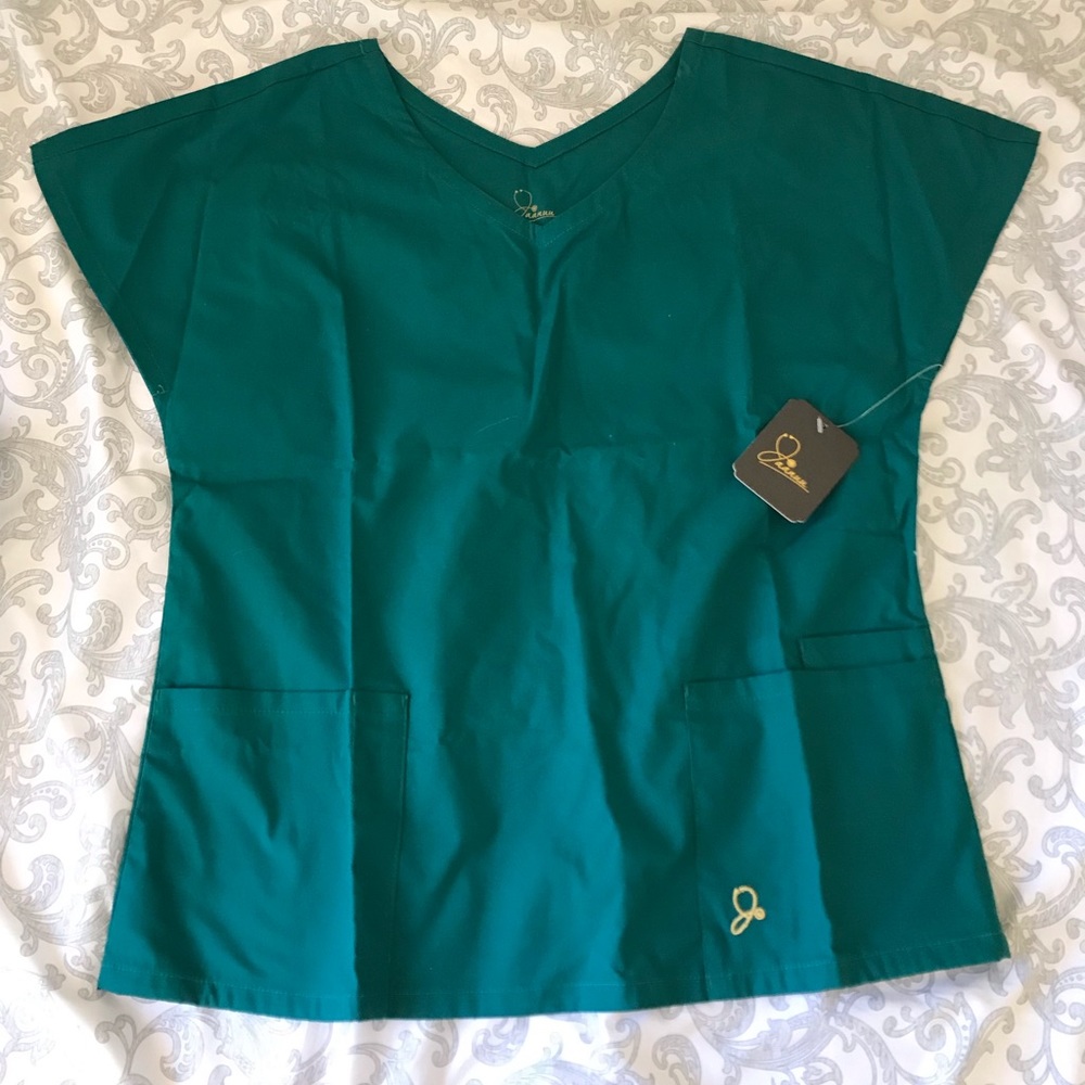 UNWORN Januu Scrub Top